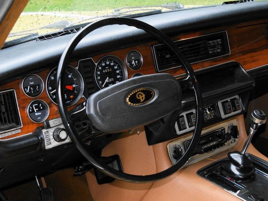  Daimler Sovereign Coupe Mk II 1975 года  (фото 2 из 3)
